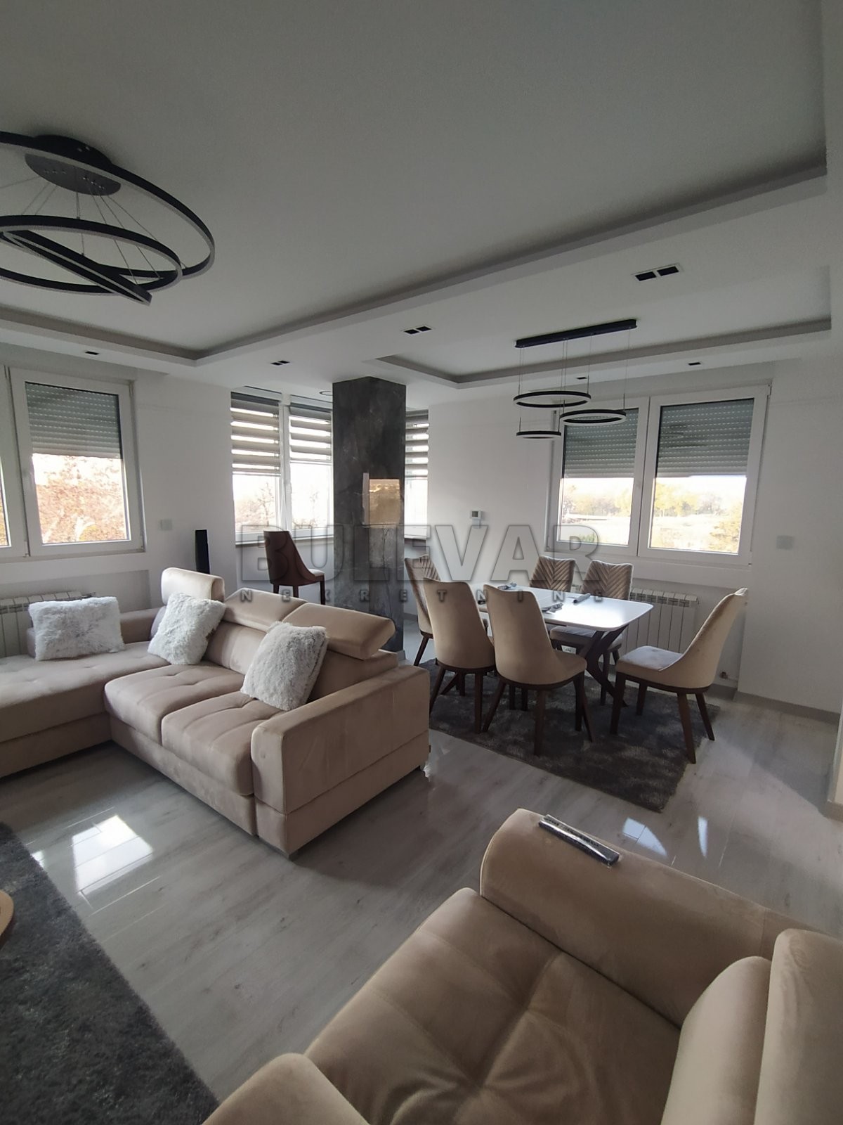 Trosoban stan, 85 m2, Centar, Strahinjića Bana ID: i-09833 1