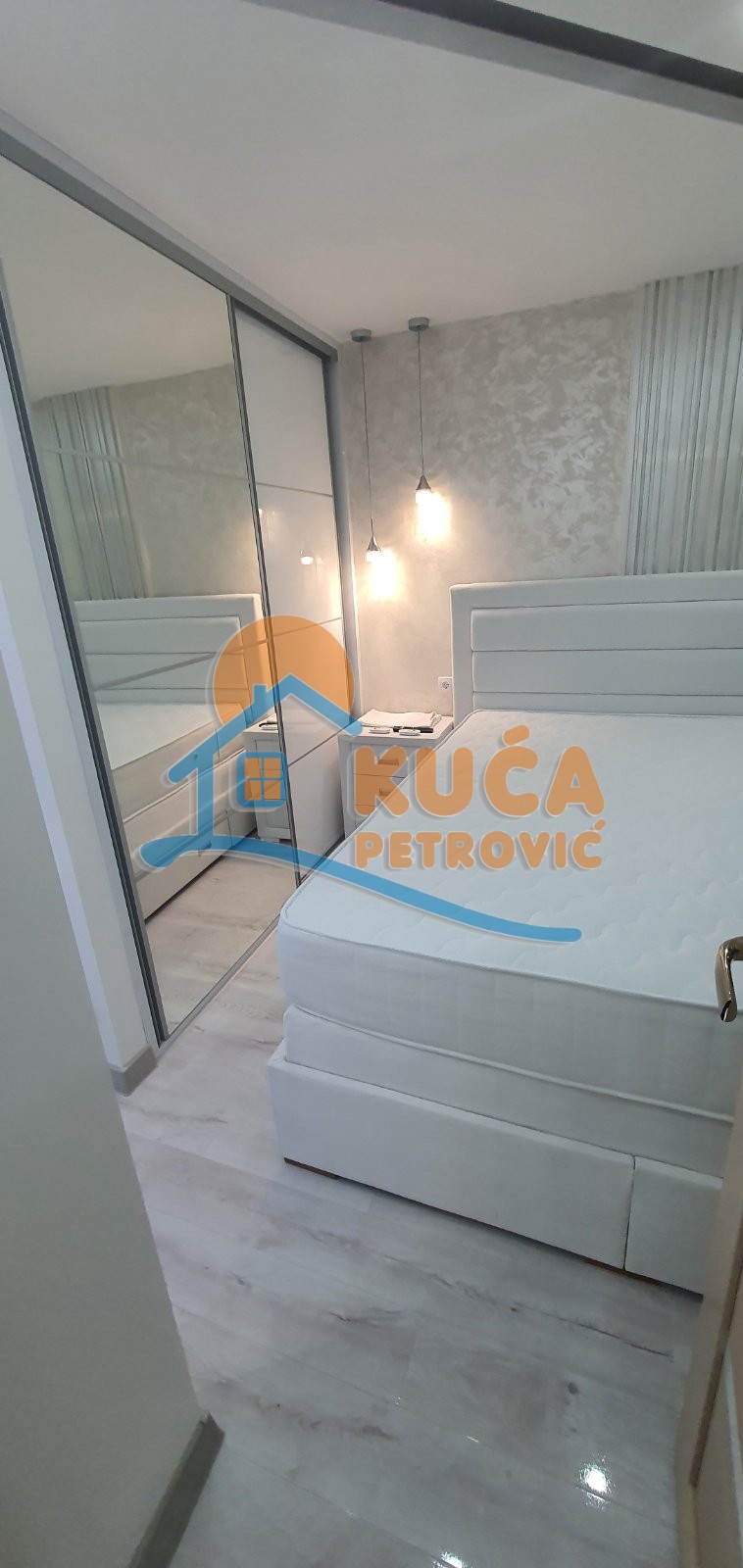 Trosoban stan, 85 m2, Centar, Strahinjića Bana ID: i-09833 11