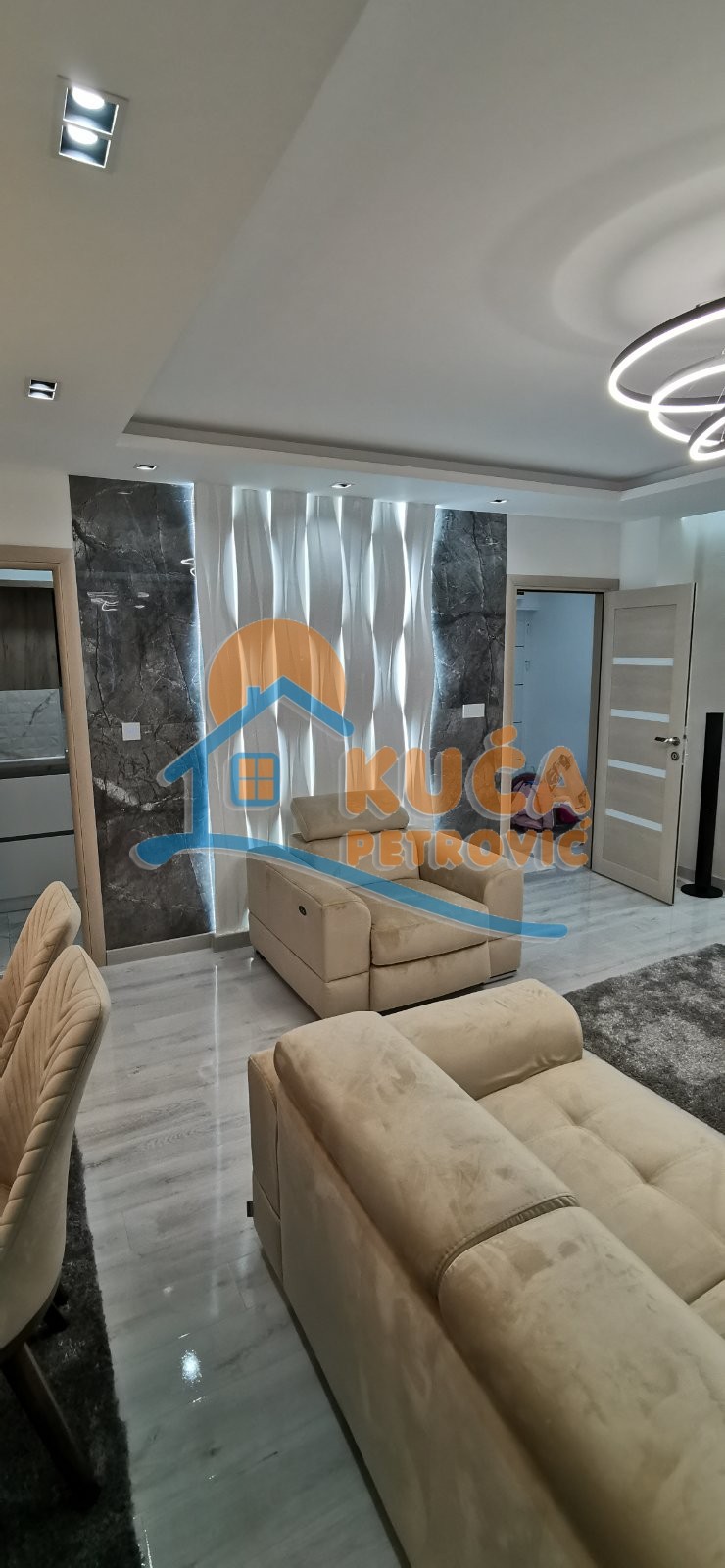 Trosoban stan, 85 m2, Centar, Strahinjića Bana ID: i-09833 4