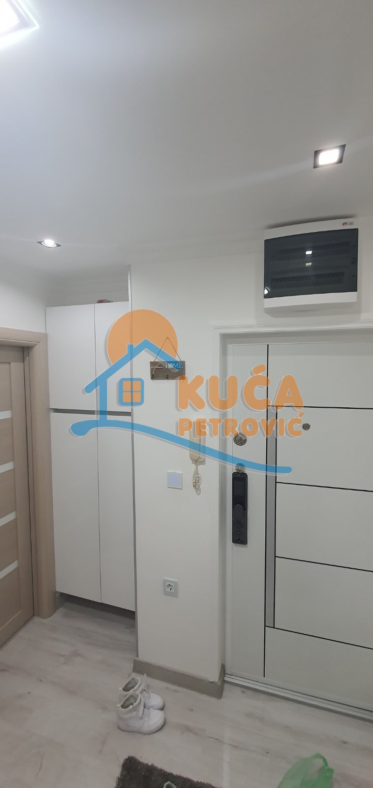 Trosoban stan, 85 m2, Centar, Strahinjića Bana ID: i-09833 21