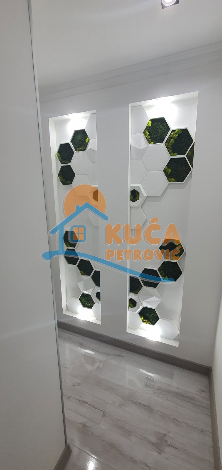 Trosoban stan, 85 m2, Centar, Strahinjića Bana ID: i-09833 22