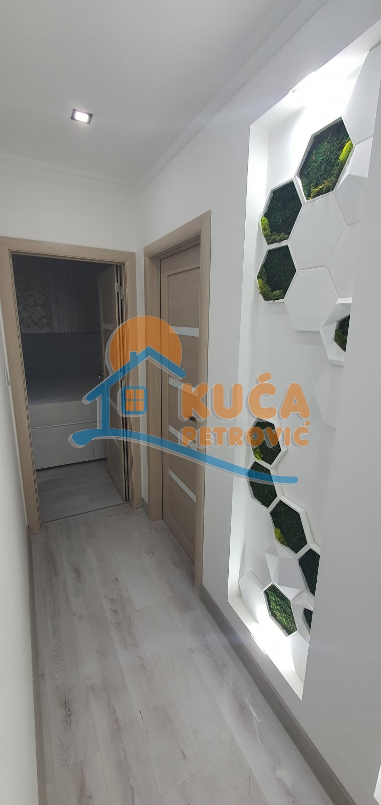 Trosoban stan, 85 m2, Centar, Strahinjića Bana ID: i-09833 23