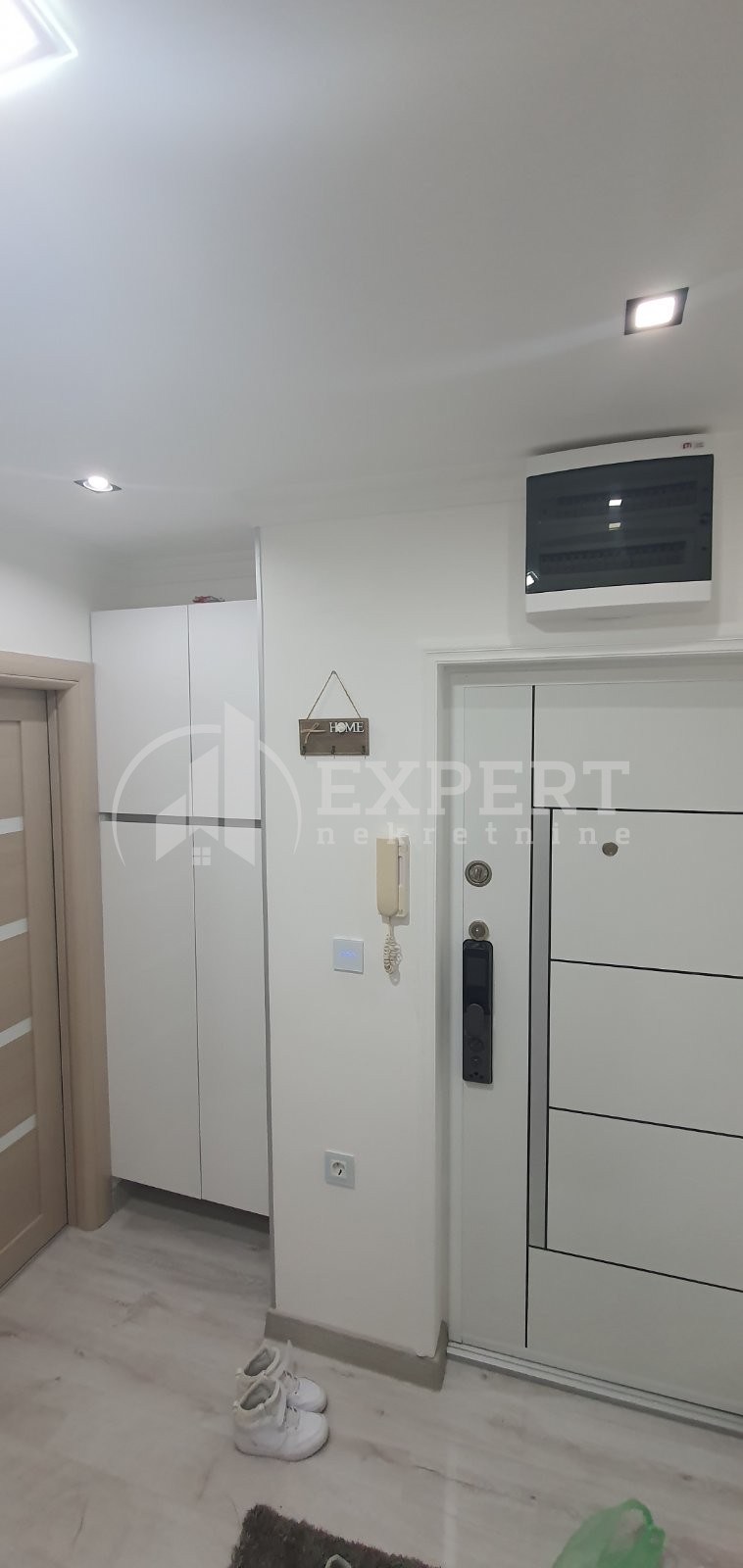 Trosoban stan, 85 m2, Centar, Strahinjića Bana ID: i-09833 21