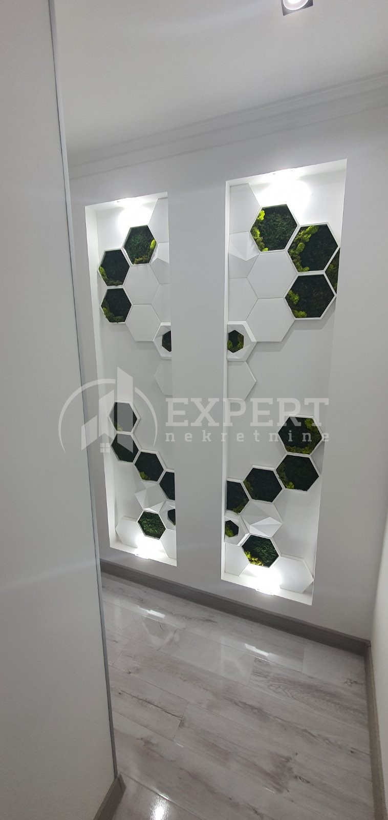 Trosoban stan, 85 m2, Centar, Strahinjića Bana ID: i-09833 22