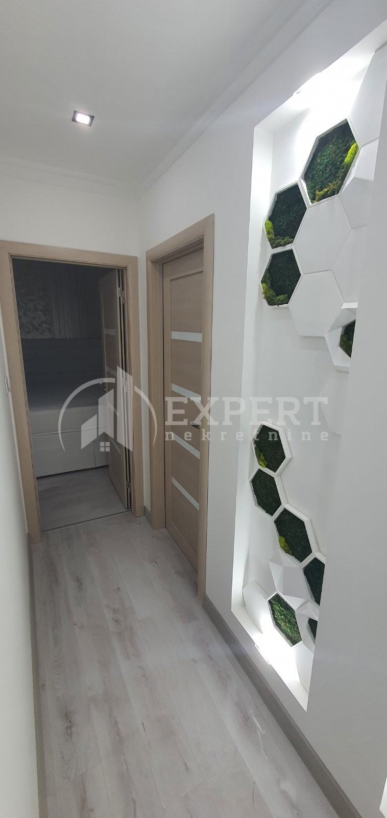 Trosoban stan, 85 m2, Centar, Strahinjića Bana ID: i-09833 23