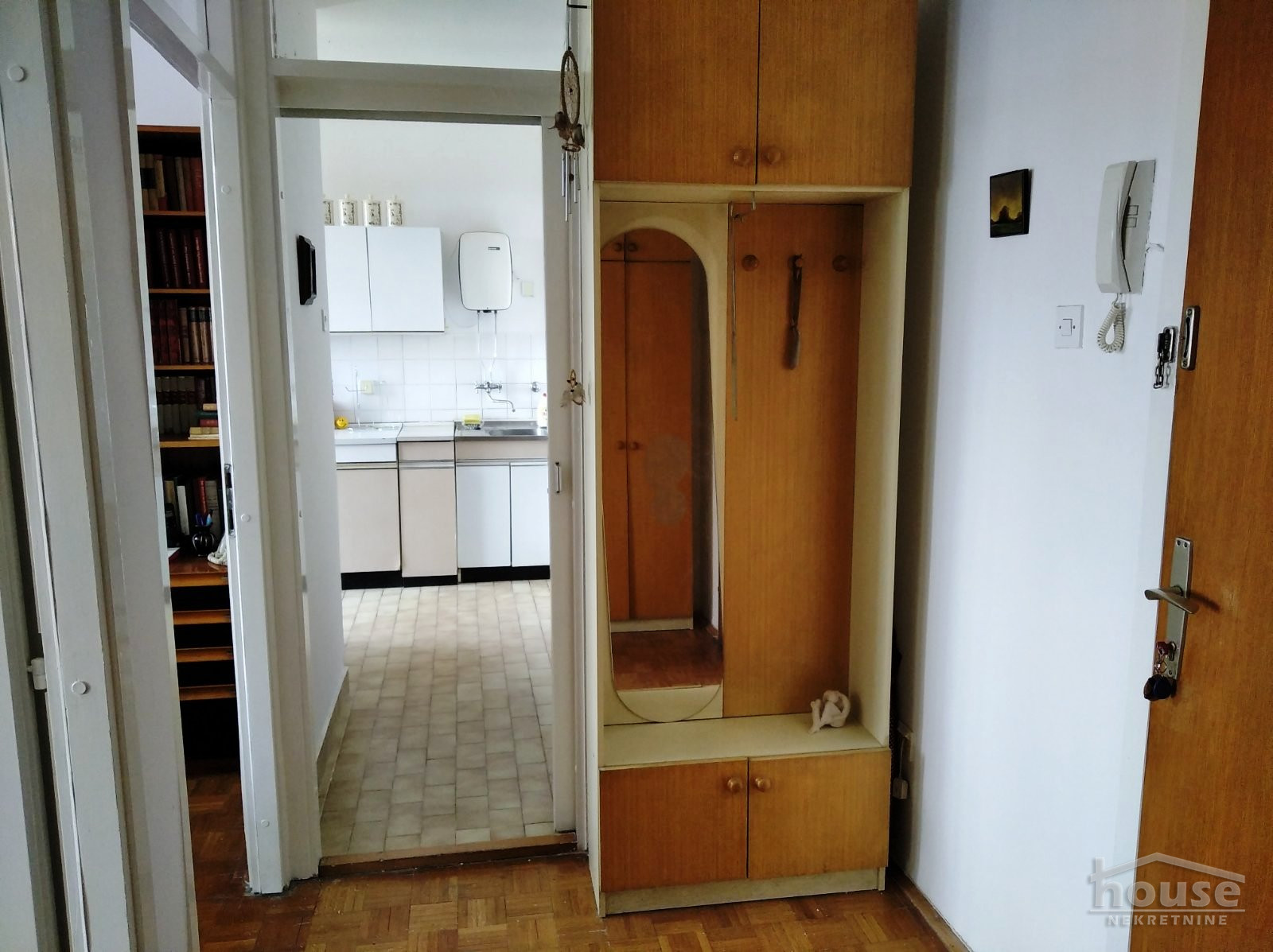 Stan,NOVI SAD,BULEVAR 73m2,175310€ , ID: 1055100 8