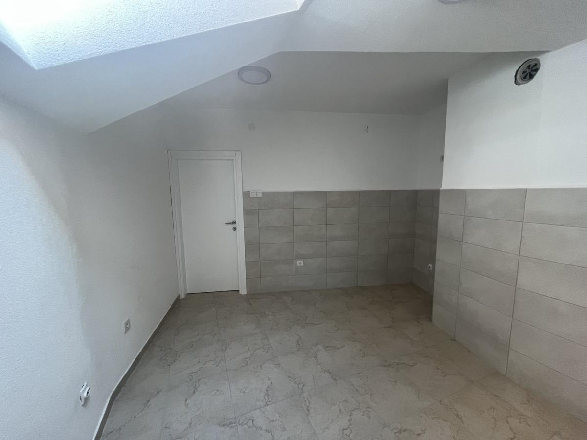 Stambeno - poslovni prostor u centru Jagodine 14