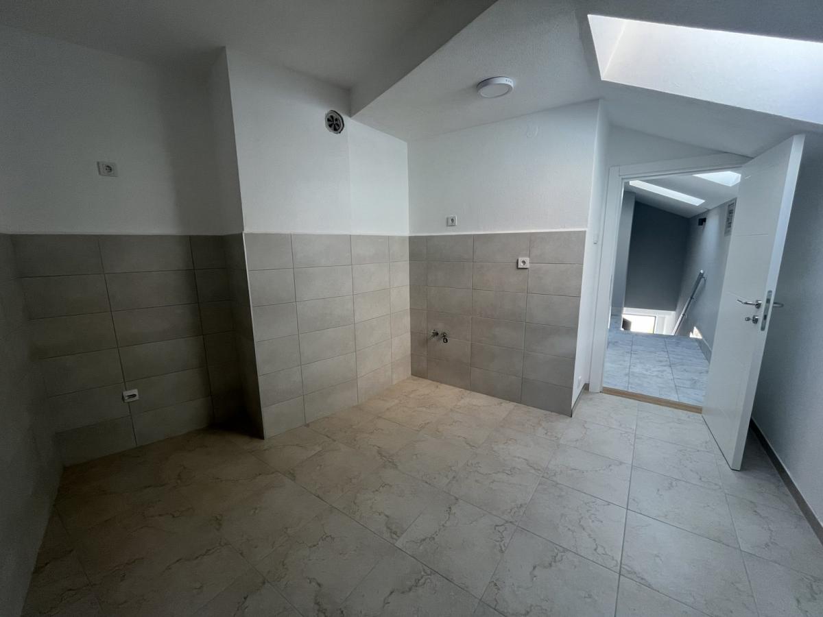 Stambeno - poslovni prostor u centru Jagodine 15