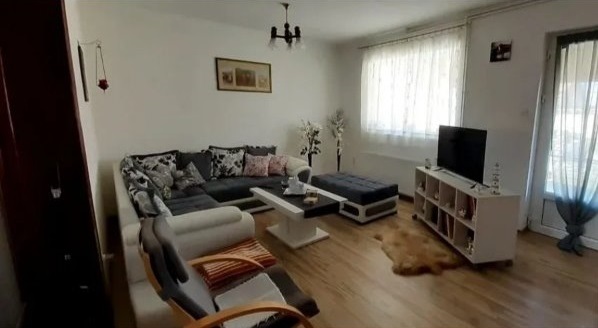 Prodajem dve kuce na istom placu Pavlis 4