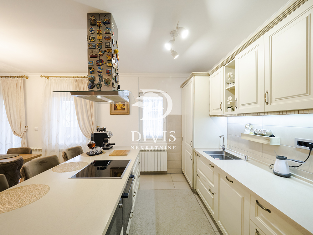 Prodajemo luksuznu kuću   500m2  na Voždovcu  Jajinci 4