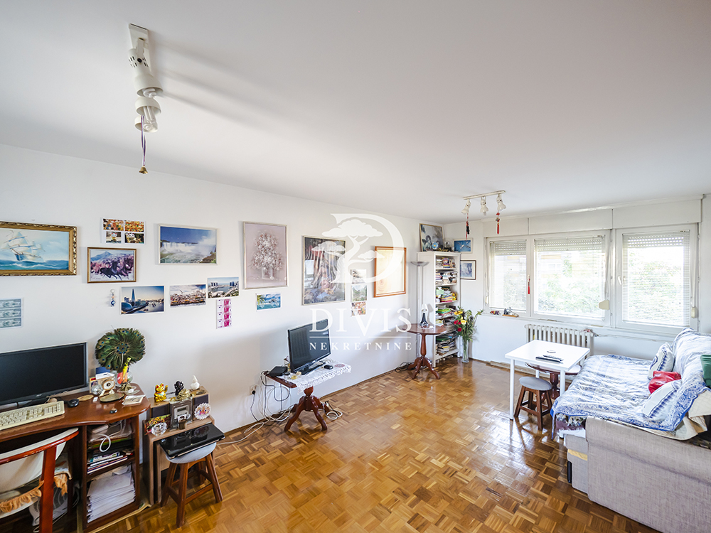 Funkcionalan 3 5 stan u Žarkovu  Trgovačka  101m2 2