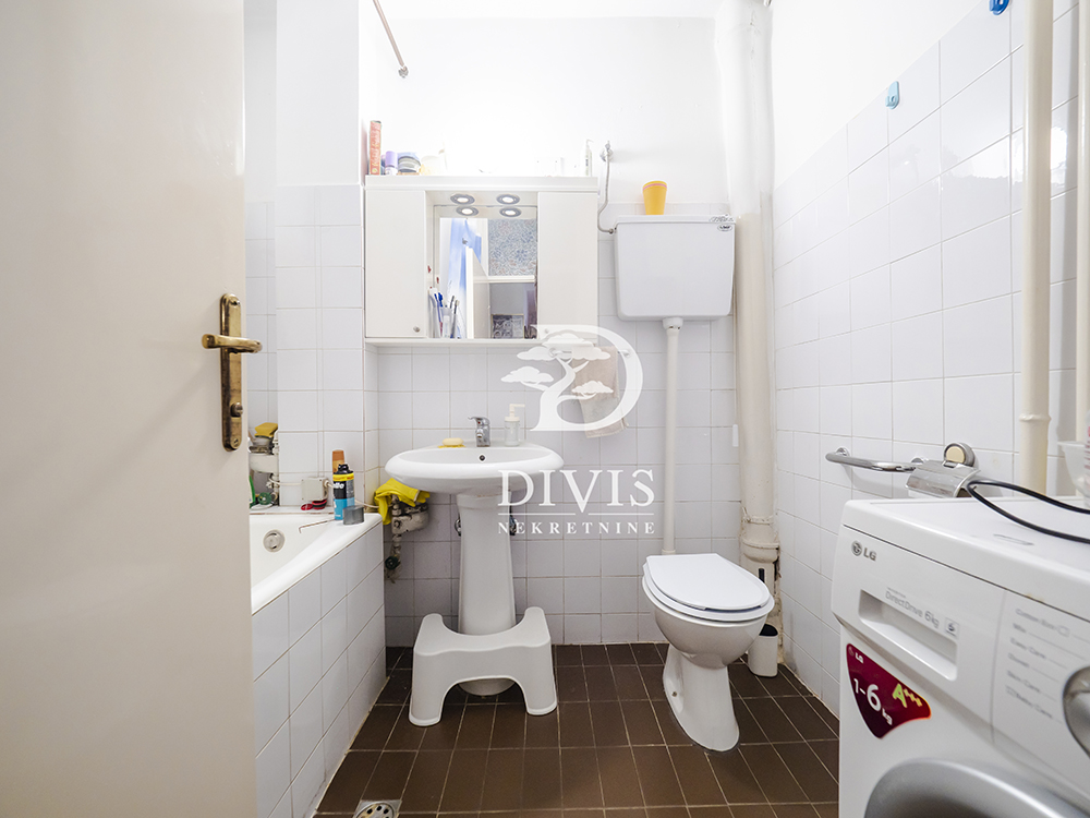 Funkcionalan 3 5 stan u Žarkovu  Trgovačka  101m2 5