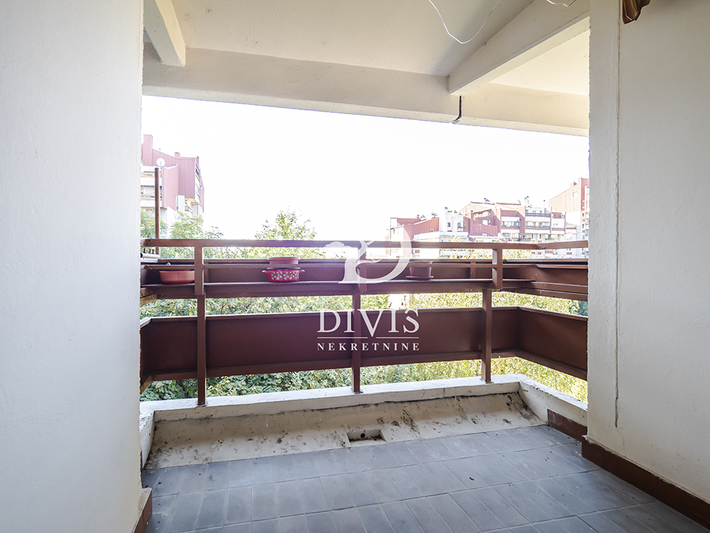 Funkcionalan 3 5 stan u Žarkovu  Trgovačka  101m2 3