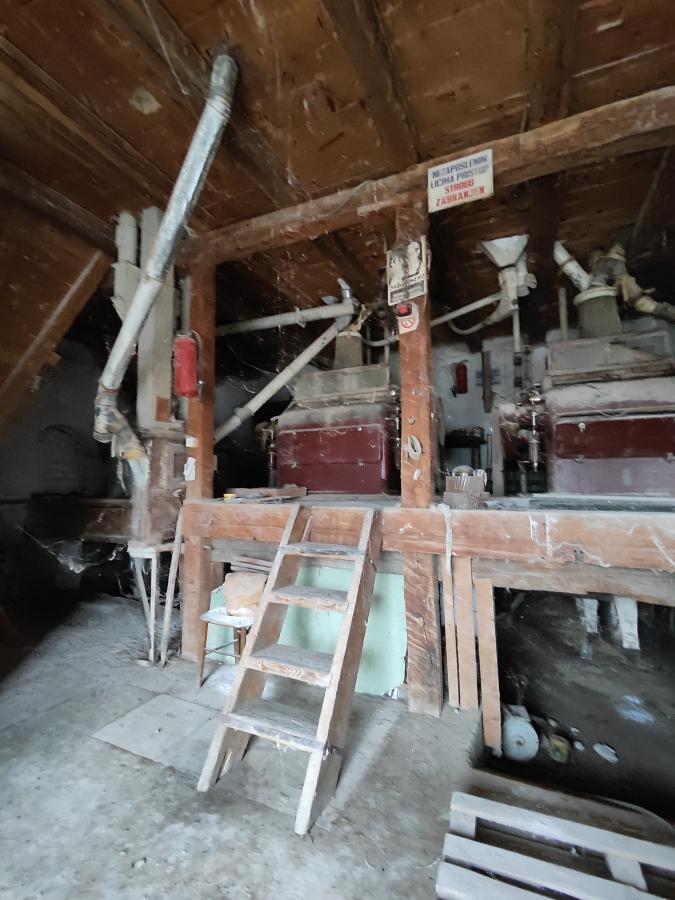 Bivši ŽITOMLIN u Rekovcu na prodaji 23