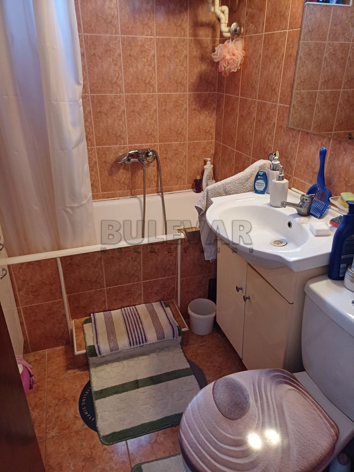 Trosoban stan, 72 m2, Centar, Oblačića Rada ID: i-012565 12