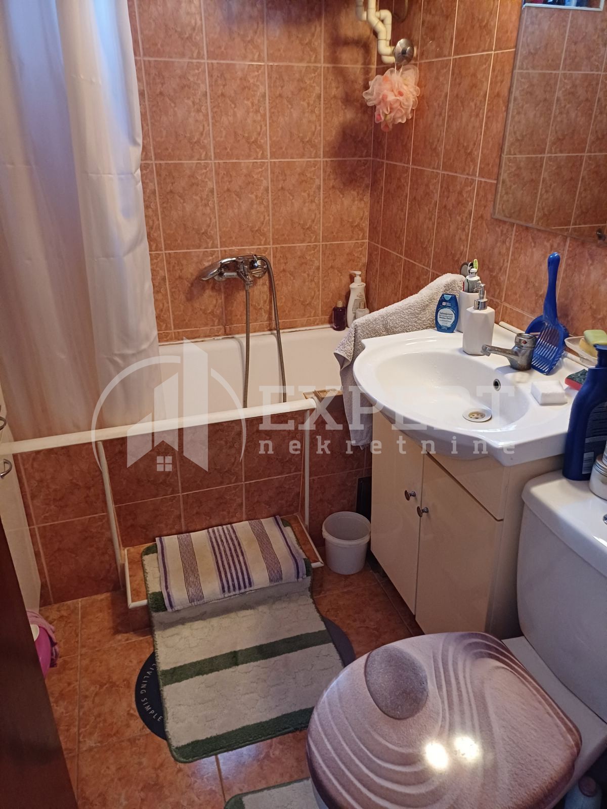 Trosoban stan, 72 m2, Centar, Oblačića Rada ID: i-012565 12