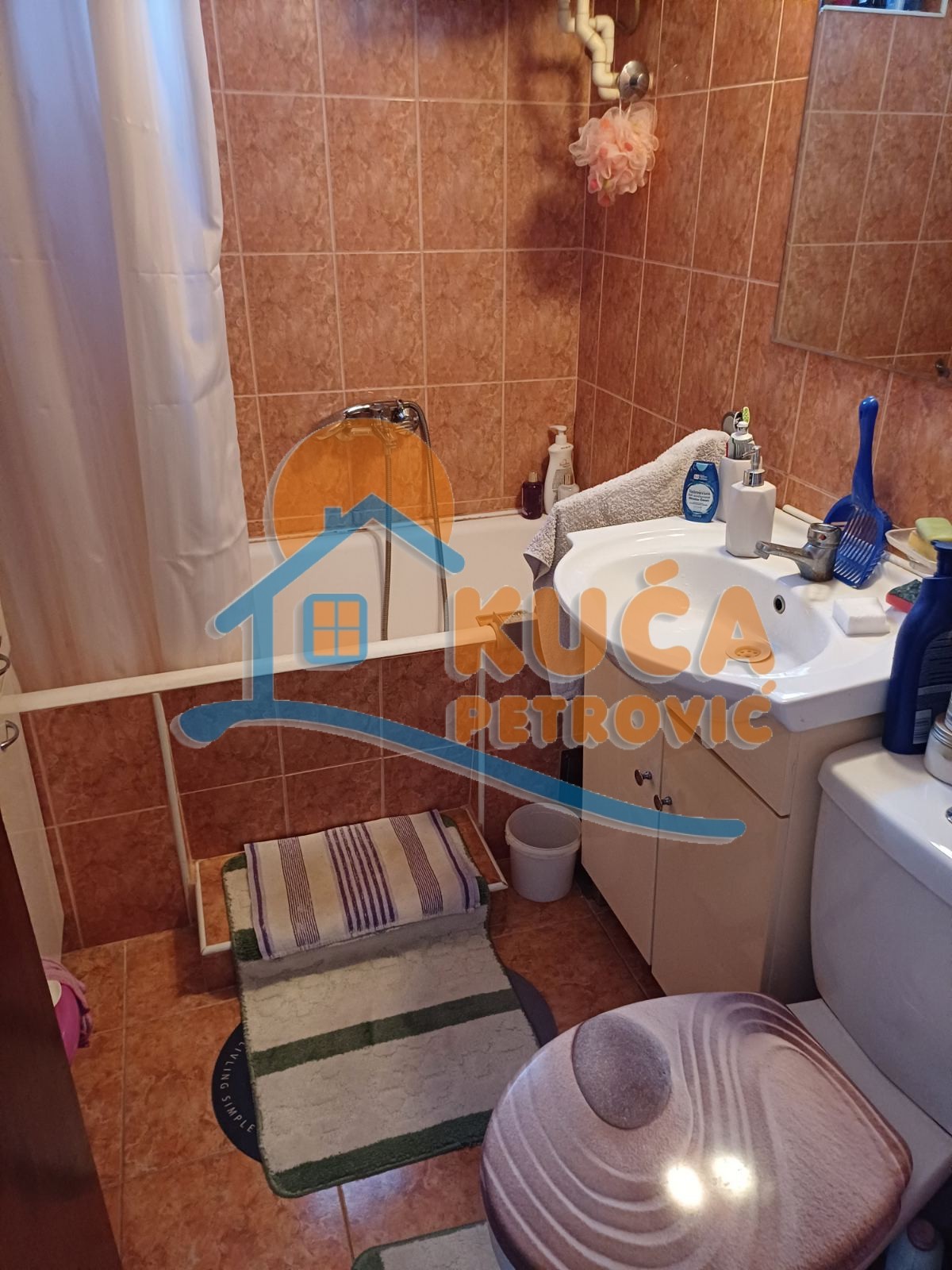 Trosoban stan, 72 m2, Centar, Oblačića Rada ID: i-012565 12