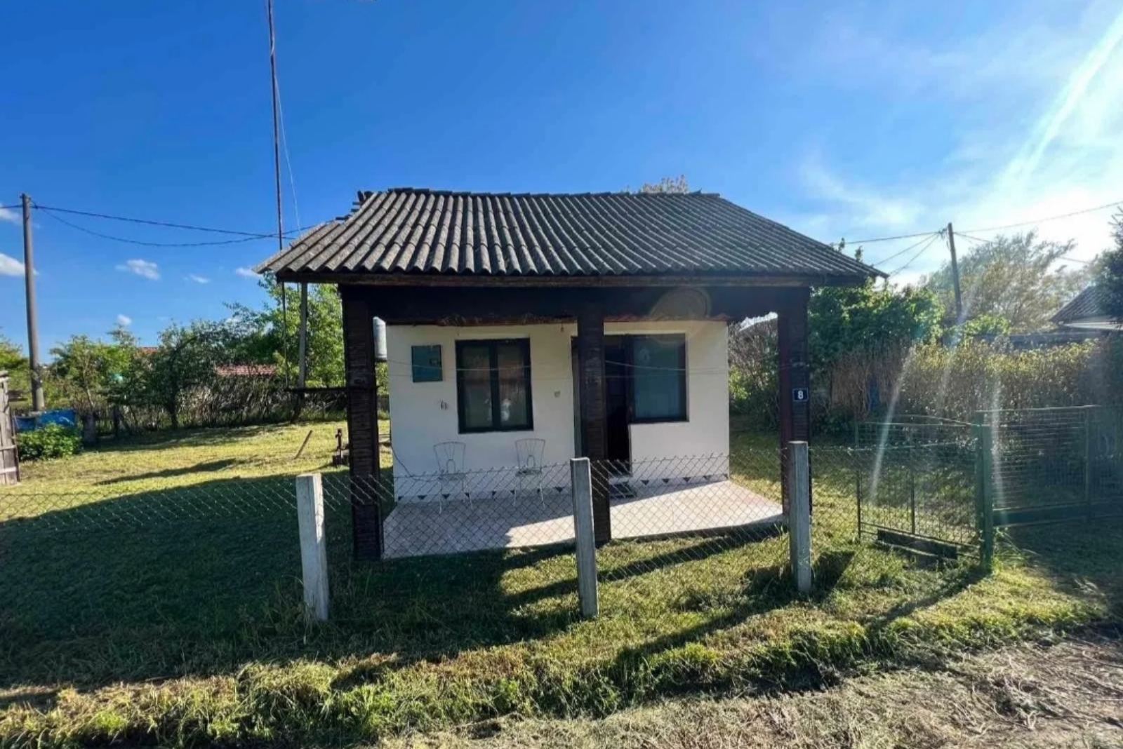 Prodajem vikendicu na Srebrnom jezeru 1