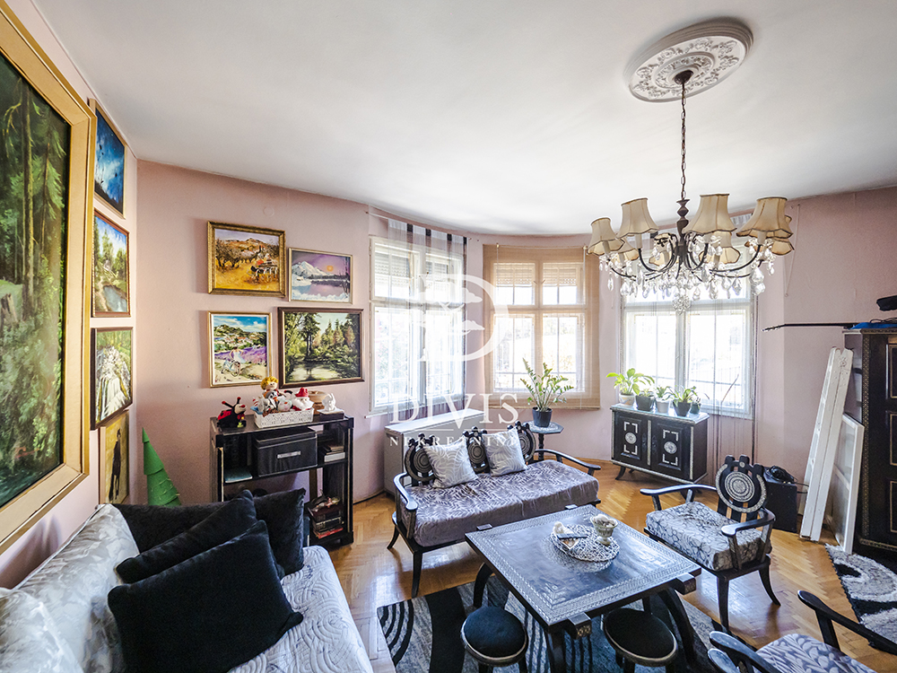 Prodajemo 3 5 salonac na Vračaru  96m2  dva ulaza 3