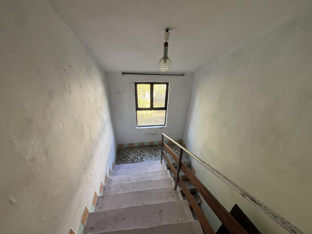 Vikendica sa prelepim pogledom okružena zelenilom. 17