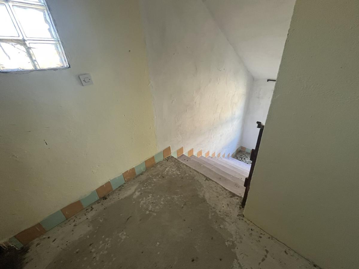 Vikendica sa prelepim pogledom okružena zelenilom. 20