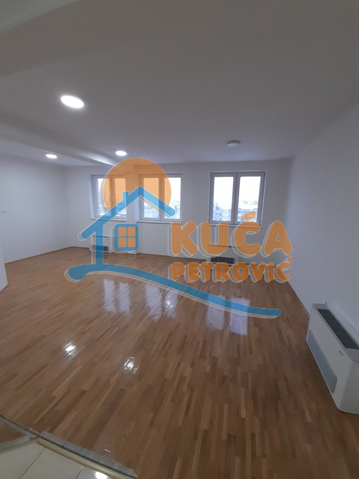 Dvosoban stan, 74 m2, Čair, Cara Dušana ID: i-02245 1