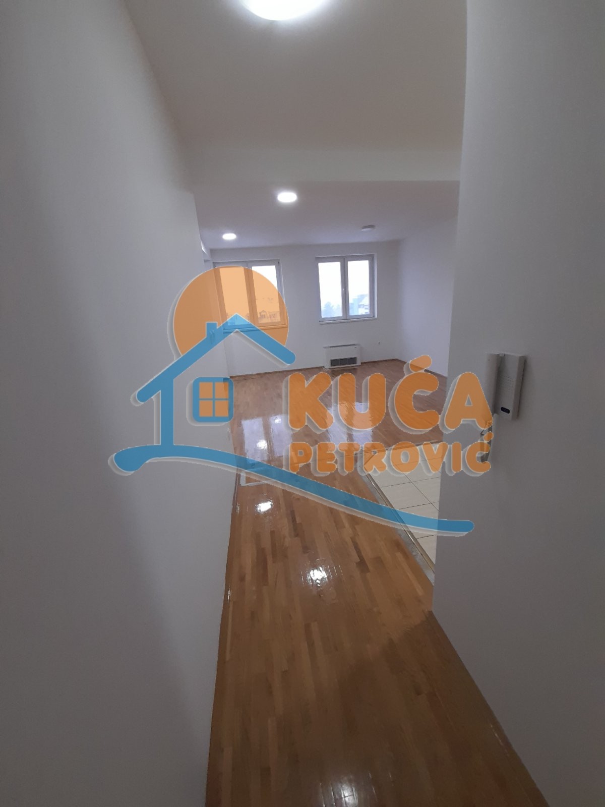 Dvosoban stan, 74 m2, Čair, Cara Dušana ID: i-02245 2