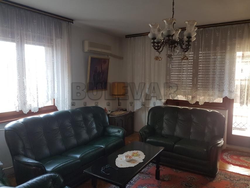 Trosoban stan, 78 m2, Čair, Rajićeva ID: i-012594 2