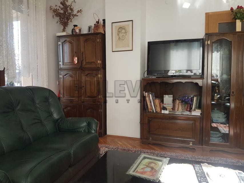 Trosoban stan, 78 m2, Čair, Rajićeva ID: i-012594 3