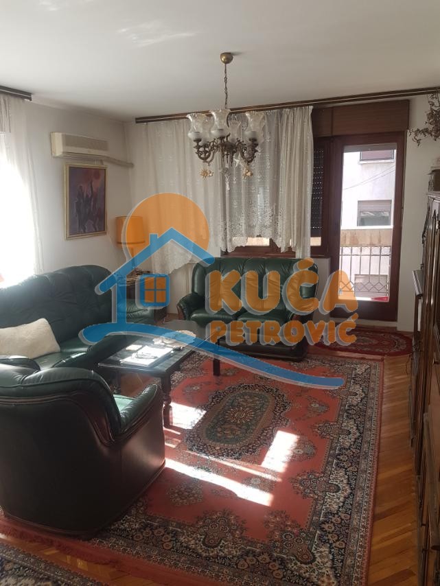 Trosoban stan, 78 m2, Čair, Rajićeva ID: i-012594 1