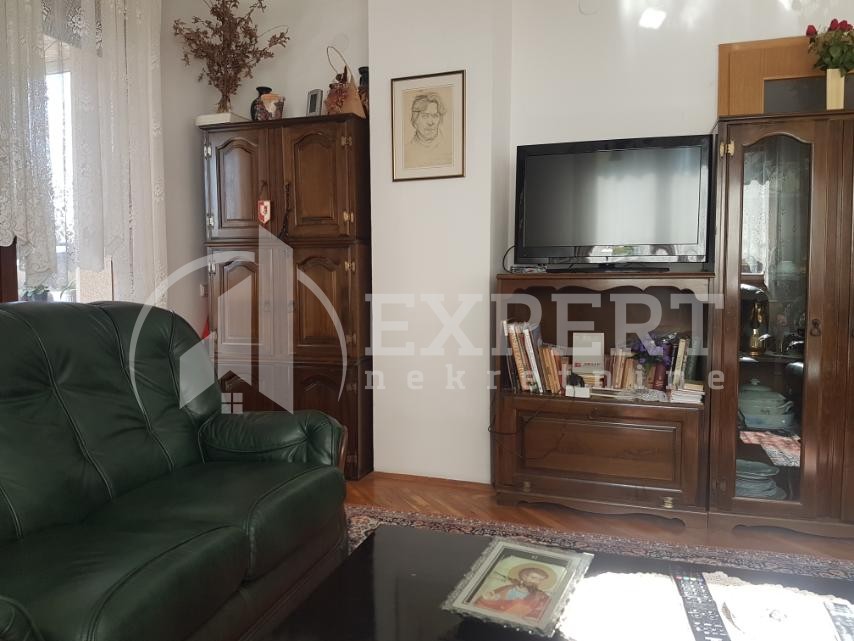 Trosoban stan, 78 m2, Čair, Rajićeva ID: i-012594 3