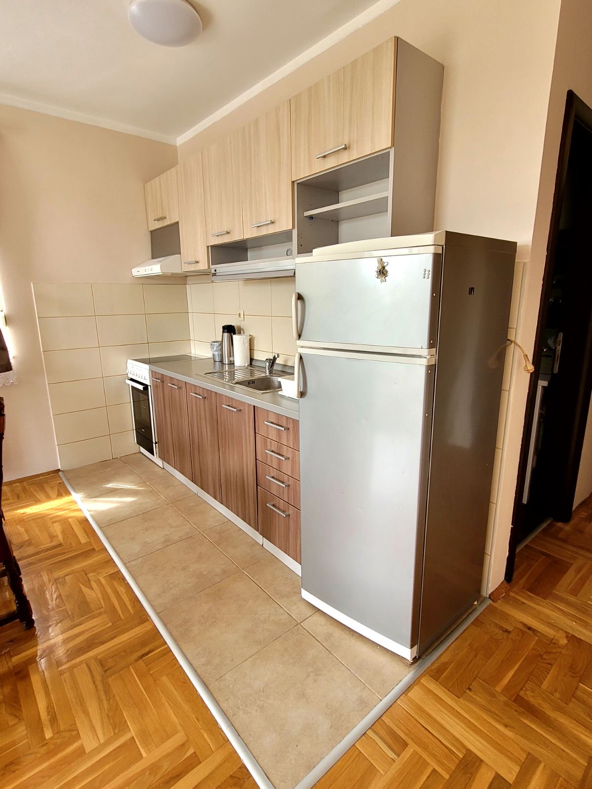 Lep dvosoban stan sa divnim pogledom 2