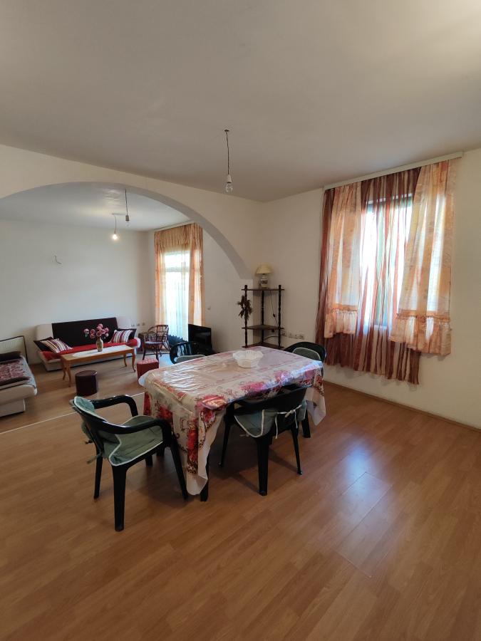 Kuća  od 450m2 na atraktivnoj lokaciji u gradu 28