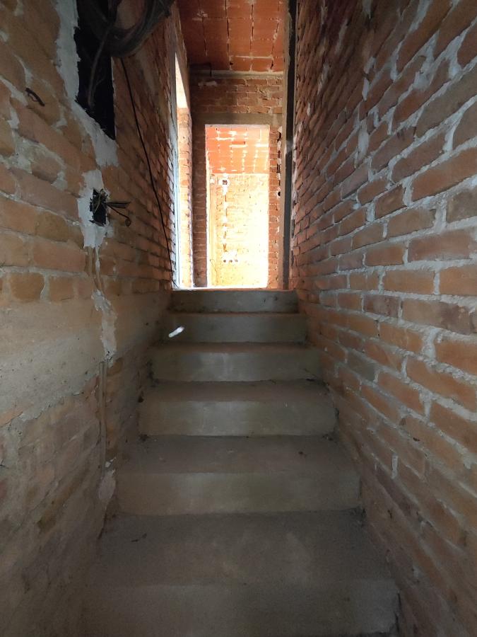 Kuća  od 450m2 na atraktivnoj lokaciji u gradu 12