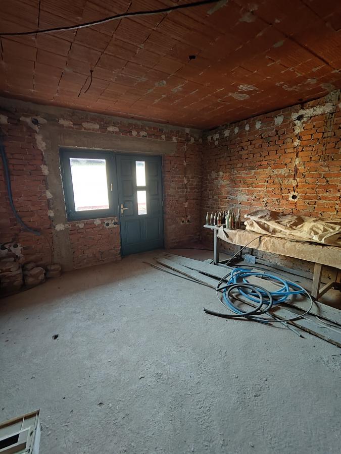 Kuća  od 450m2 na atraktivnoj lokaciji u gradu 9