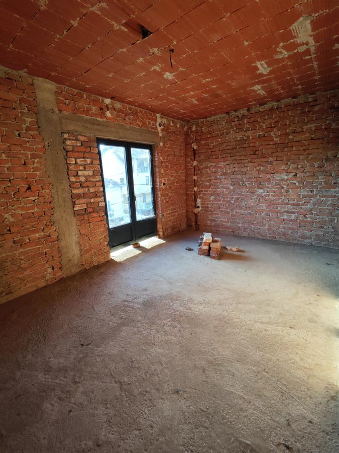 Kuća  od 450m2 na atraktivnoj lokaciji u gradu 14