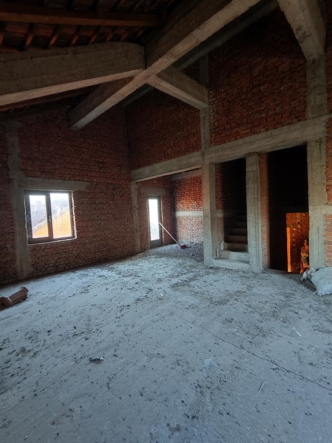 Kuća  od 450m2 na atraktivnoj lokaciji u gradu 18