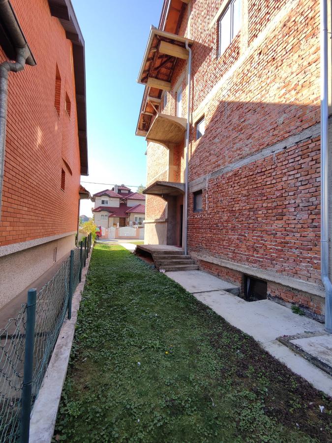 Kuća  od 450m2 na atraktivnoj lokaciji u gradu 42