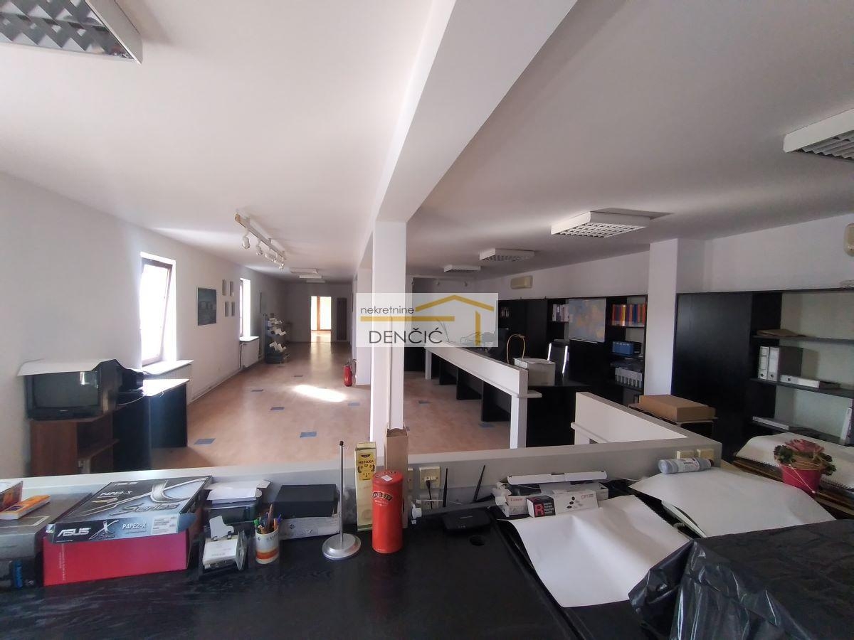 Poslovna zgrada  345 m2  Novi Banovci  zakup 2