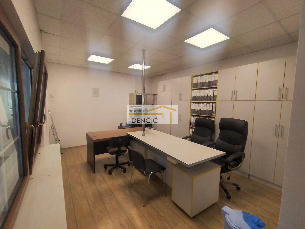 Poslovna zgrada  345 m2  Novi Banovci  zakup 4