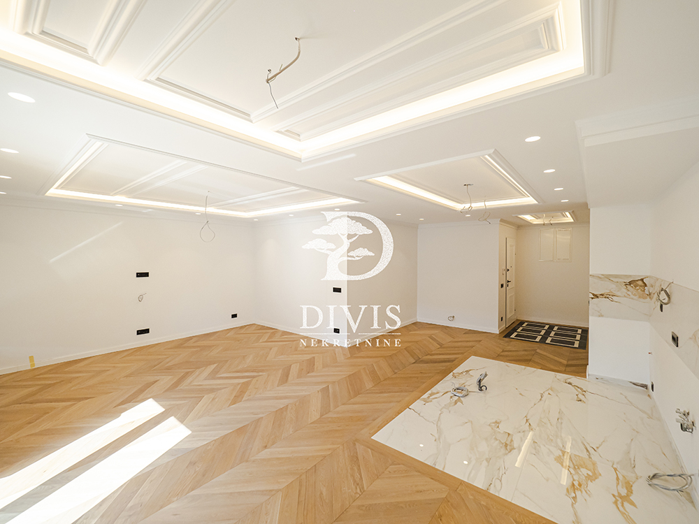 Prodajemo trosoban stan  luks  132m2  kod Hrama 5