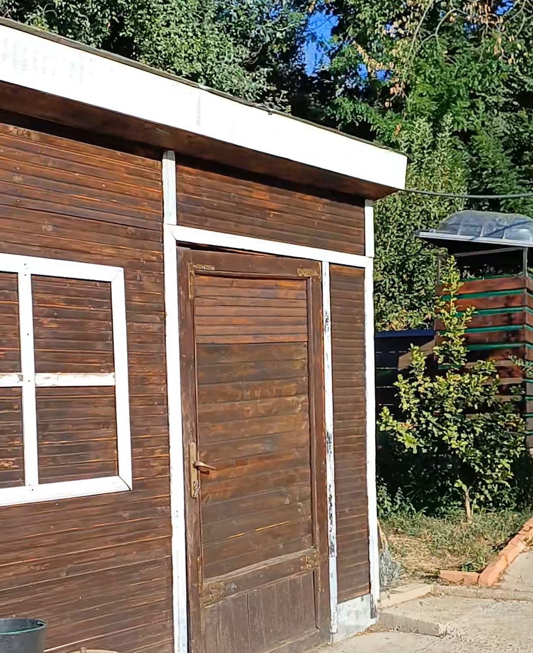 Vikendica sa pomocnim objektima na Dunavu 2