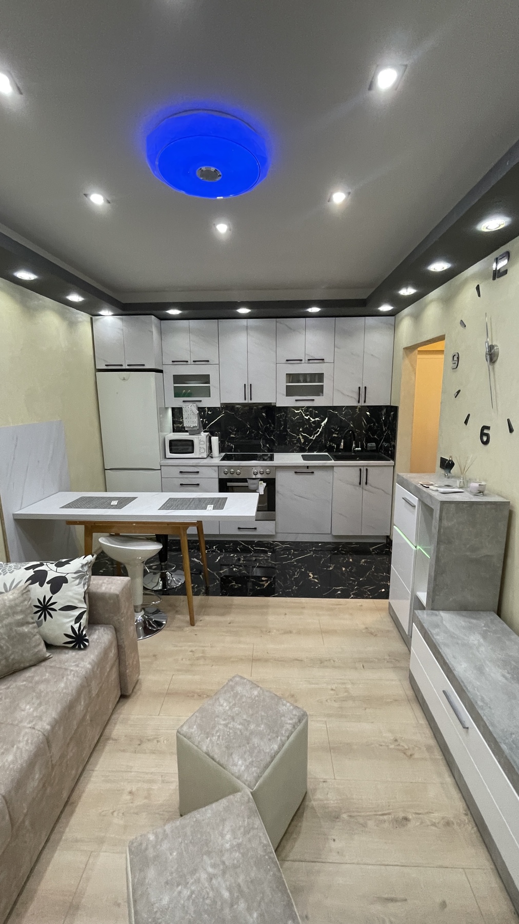 Prodajem LUX stan 36 6m2 Karaburma uknjizen 2