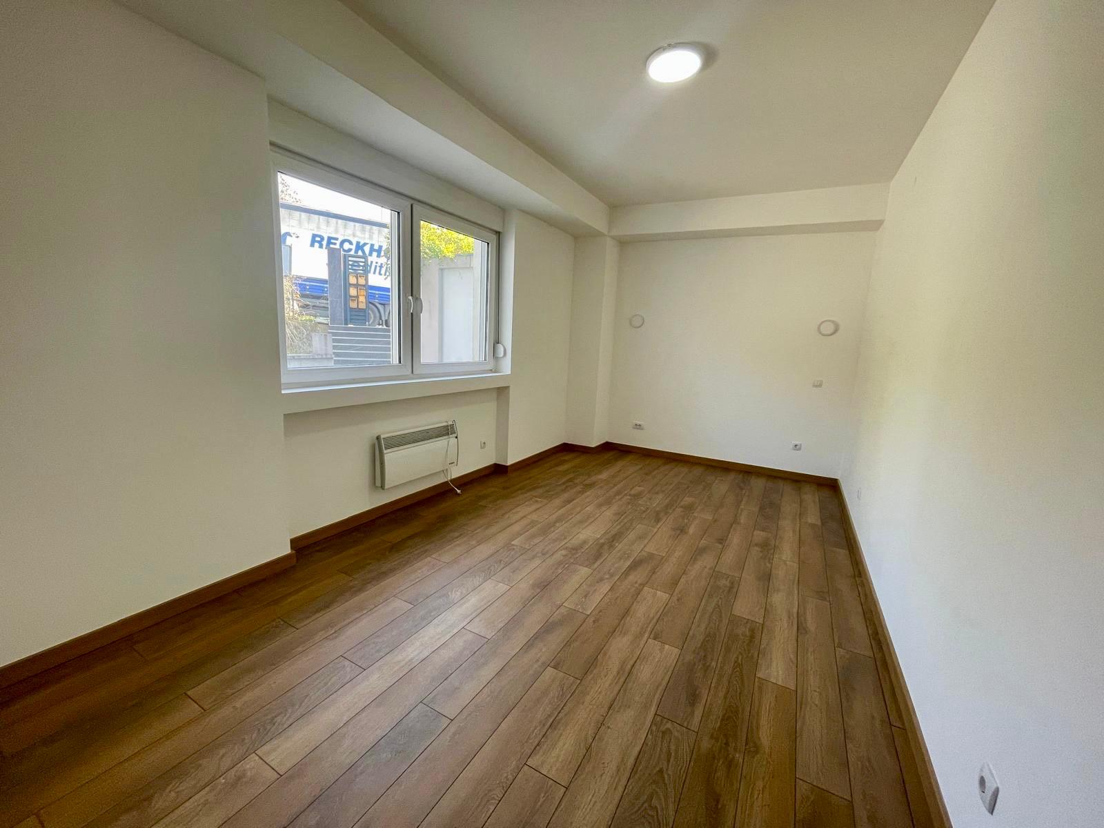 U mirnom okruženju prostran stan sa prelepom terasom 5