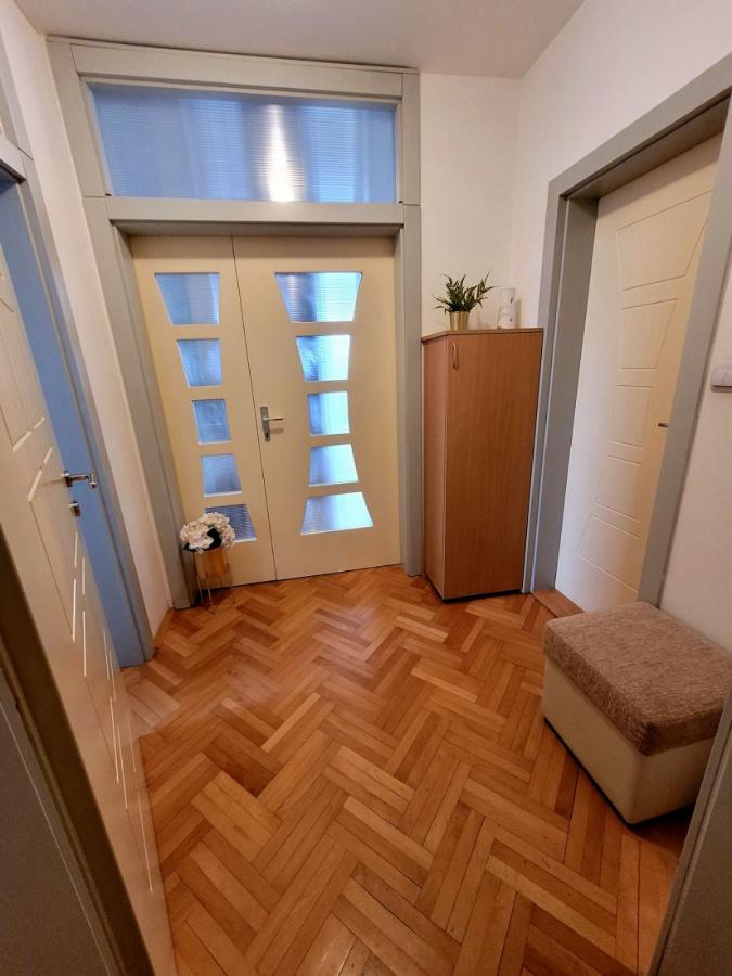 Izdaje se garsonjera u centru Ćuprije 9