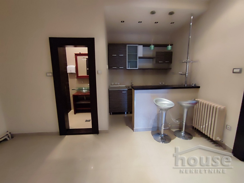 Kuće,NOVI SAD,BETANIJA 200m2,1650€ , ID: 9110170 9