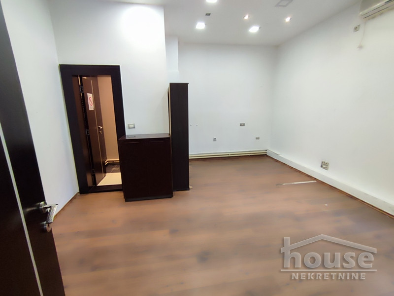 Kuće,NOVI SAD,BETANIJA 200m2,1650€ , ID: 9110170 17