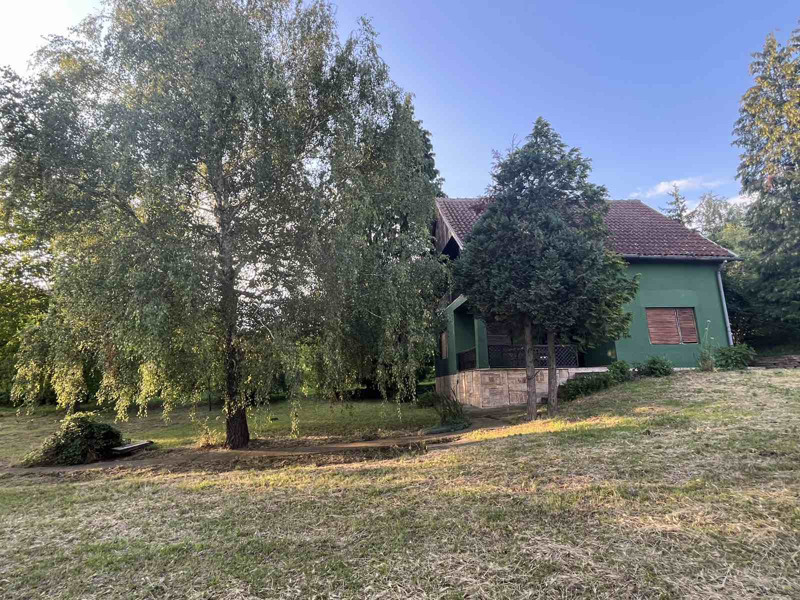 Krcedin  Prodaje se vikendica sa kaminskom kucom i vocnjakom 3