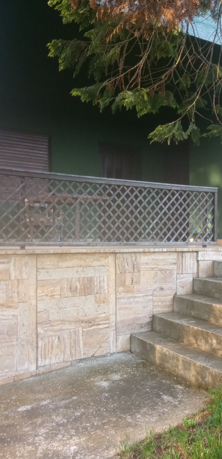 Krcedin  Prodaje se vikendica sa kaminskom kucom i vocnjakom 4