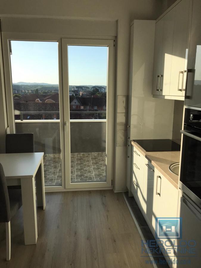 Stan u centru na cetvrtom spratu 3